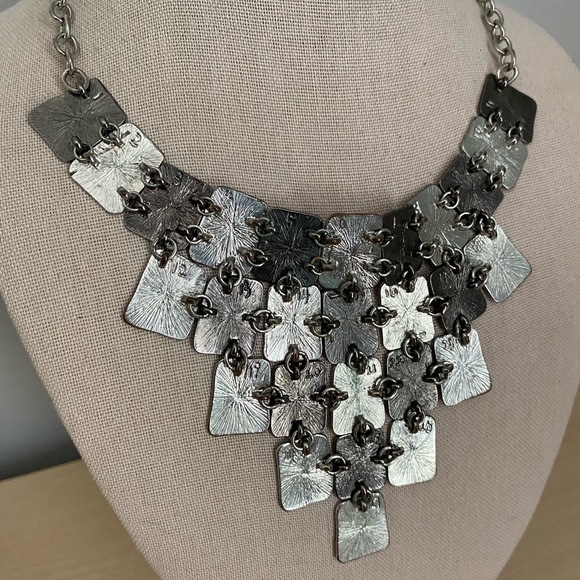 Zara Bib Style Necklace - 1 - Picture 4 of 6